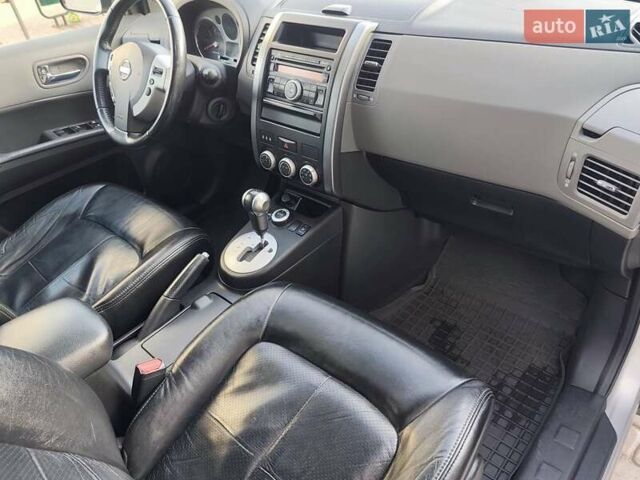 Сірий Ніссан ІксТрейл, об'ємом двигуна 2.5 л та пробігом 132 тис. км за 8900 $, фото 31 на Automoto.ua