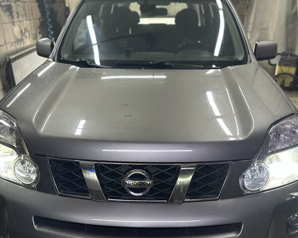 Серый Ниссан ИксТрейл, объемом двигателя 2 л и пробегом 262 тыс. км за 8900 $, фото 7 на Automoto.ua