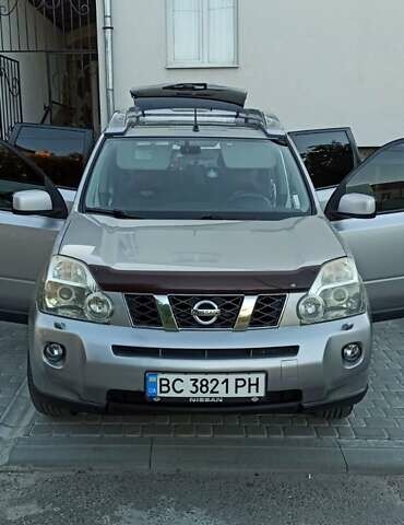 Серый Ниссан ИксТрейл, объемом двигателя 2 л и пробегом 220 тыс. км за 9800 $, фото 22 на Automoto.ua