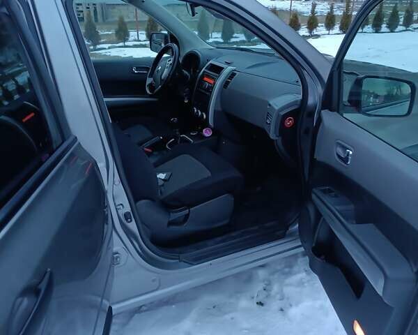 Сірий Ніссан ІксТрейл, об'ємом двигуна 2 л та пробігом 318 тис. км за 8500 $, фото 8 на Automoto.ua