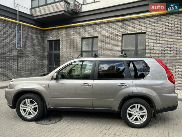Серый Ниссан ИксТрейл, объемом двигателя 2 л и пробегом 229 тыс. км за 10100 $, фото 10 на Automoto.ua