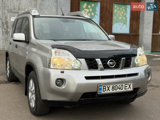 Серый Ниссан ИксТрейл, объемом двигателя 2 л и пробегом 240 тыс. км за 7600 $, фото 15 на Automoto.ua