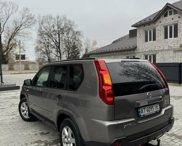 Серый Ниссан ИксТрейл, объемом двигателя 2 л и пробегом 326 тыс. км за 8650 $, фото 4 на Automoto.ua