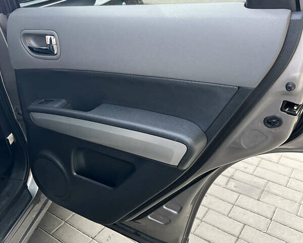 Серый Ниссан ИксТрейл, объемом двигателя 2 л и пробегом 229 тыс. км за 10100 $, фото 28 на Automoto.ua