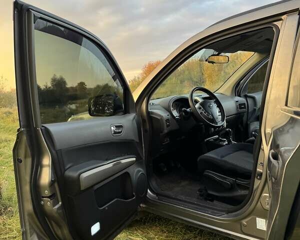 Сірий Ніссан ІксТрейл, об'ємом двигуна 2 л та пробігом 238 тис. км за 9400 $, фото 48 на Automoto.ua