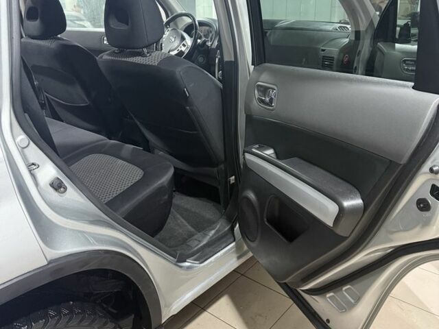 Сірий Ніссан ІксТрейл, об'ємом двигуна 2.5 л та пробігом 175 тис. км за 7600 $, фото 13 на Automoto.ua