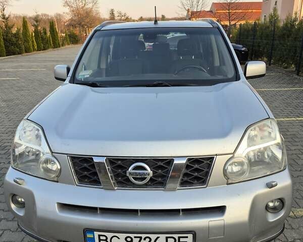 Серый Ниссан ИксТрейл, объемом двигателя 2 л и пробегом 172 тыс. км за 8500 $, фото 1 на Automoto.ua