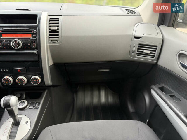 Серый Ниссан ИксТрейл, объемом двигателя 2 л и пробегом 240 тыс. км за 7600 $, фото 51 на Automoto.ua