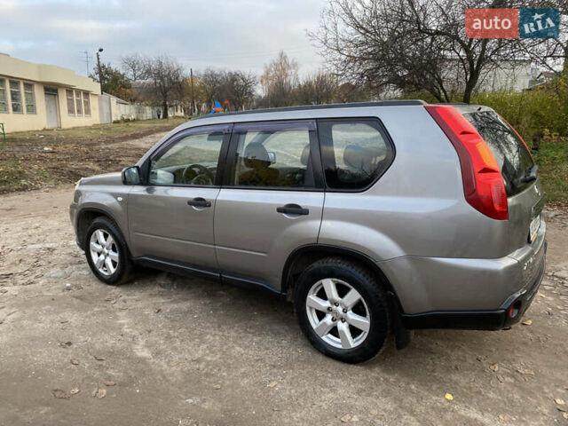 Серый Ниссан ИксТрейл, объемом двигателя 2 л и пробегом 213 тыс. км за 7200 $, фото 3 на Automoto.ua