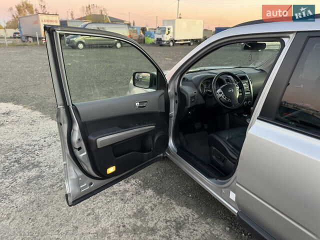 Серый Ниссан ИксТрейл, объемом двигателя 2.49 л и пробегом 260 тыс. км за 8499 $, фото 14 на Automoto.ua