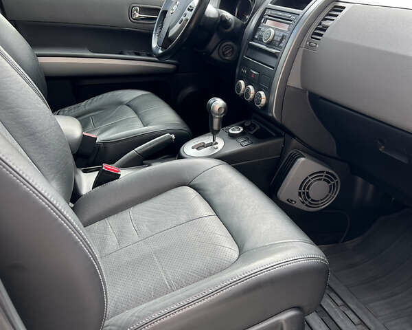 Серый Ниссан ИксТрейл, объемом двигателя 2 л и пробегом 229 тыс. км за 10100 $, фото 29 на Automoto.ua