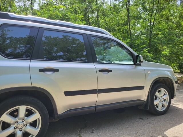 Серый Ниссан ИксТрейл, объемом двигателя 0 л и пробегом 252 тыс. км за 7999 $, фото 1 на Automoto.ua