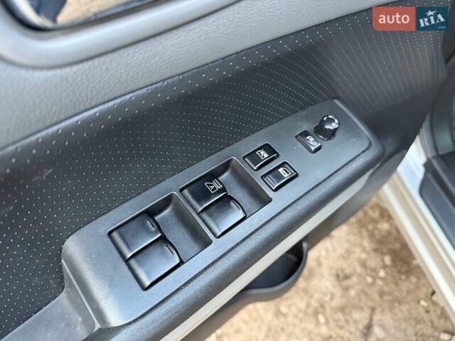 Серый Ниссан ИксТрейл, объемом двигателя 2.49 л и пробегом 327 тыс. км за 10890 $, фото 13 на Automoto.ua