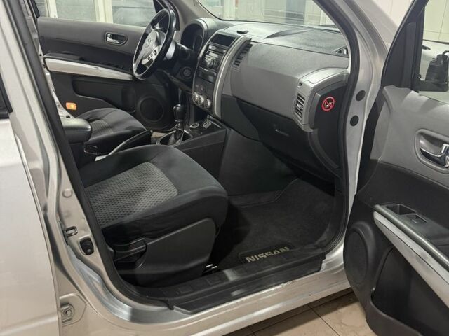 Сірий Ніссан ІксТрейл, об'ємом двигуна 2.5 л та пробігом 175 тис. км за 7600 $, фото 16 на Automoto.ua