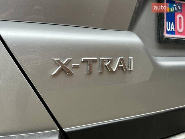 Сірий Ніссан ІксТрейл, об'ємом двигуна 2 л та пробігом 228 тис. км за 10250 $, фото 49 на Automoto.ua
