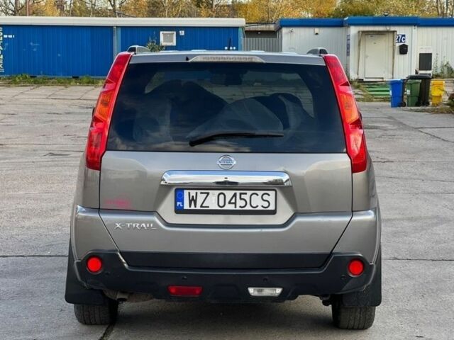 Серый Ниссан ИксТрейл, объемом двигателя 2.2 л и пробегом 200 тыс. км за 3400 $, фото 5 на Automoto.ua