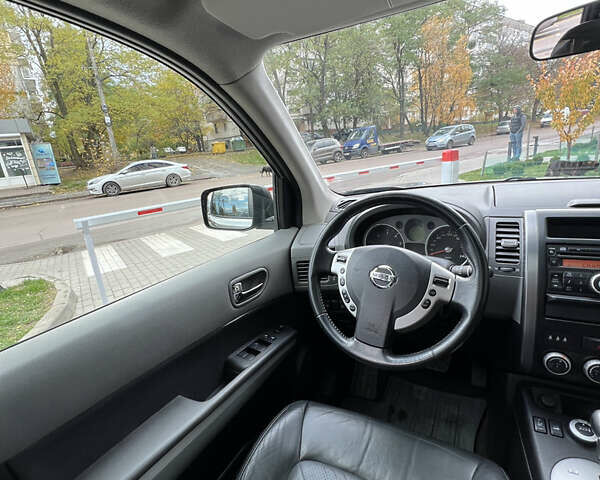 Серый Ниссан ИксТрейл, объемом двигателя 2 л и пробегом 229 тыс. км за 10100 $, фото 14 на Automoto.ua