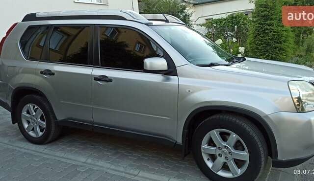 Серый Ниссан ИксТрейл, объемом двигателя 2 л и пробегом 220 тыс. км за 9800 $, фото 6 на Automoto.ua