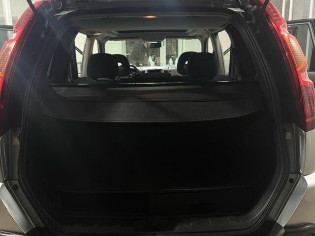 Сірий Ніссан ІксТрейл, об'ємом двигуна 2.5 л та пробігом 175 тис. км за 7600 $, фото 10 на Automoto.ua