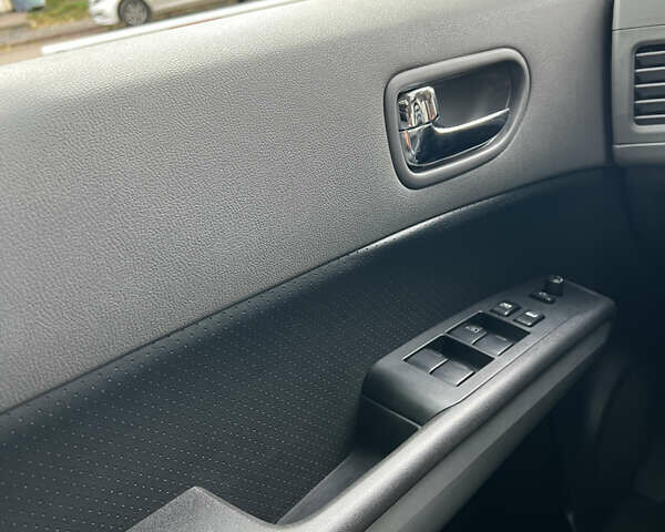 Серый Ниссан ИксТрейл, объемом двигателя 2 л и пробегом 229 тыс. км за 10100 $, фото 18 на Automoto.ua