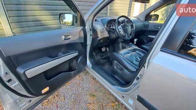 Сірий Ніссан ІксТрейл, об'ємом двигуна 2.49 л та пробігом 327 тис. км за 12000 $, фото 11 на Automoto.ua