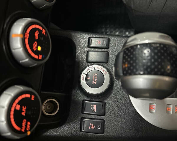 Серый Ниссан ИксТрейл, объемом двигателя 2 л и пробегом 262 тыс. км за 8900 $, фото 2 на Automoto.ua