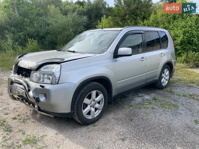 Серый Ниссан ИксТрейл, объемом двигателя 2 л и пробегом 349 тыс. км за 6900 $, фото 7 на Automoto.ua