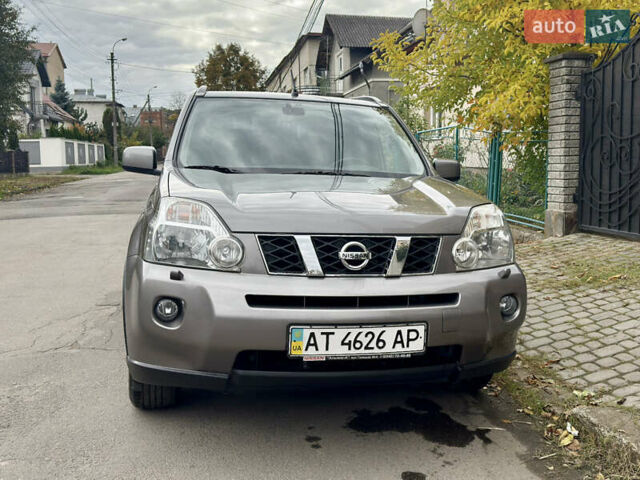 Серый Ниссан ИксТрейл, объемом двигателя 2 л и пробегом 159 тыс. км за 10000 $, фото 9 на Automoto.ua