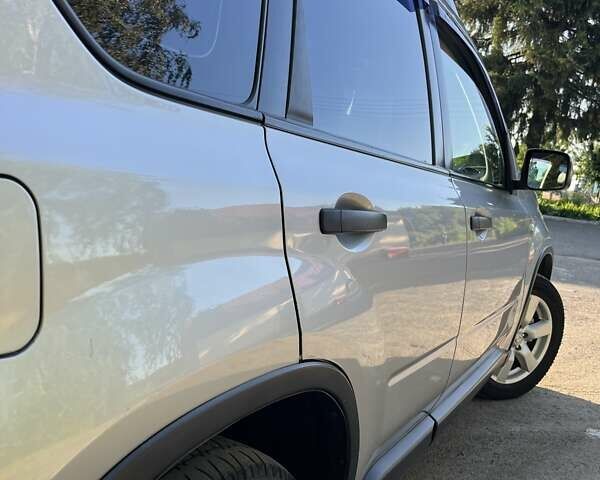 Серый Ниссан ИксТрейл, объемом двигателя 2.49 л и пробегом 195 тыс. км за 9800 $, фото 17 на Automoto.ua