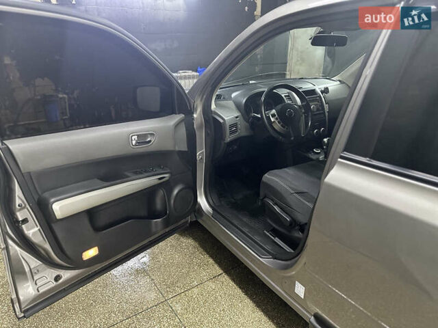 Серый Ниссан ИксТрейл, объемом двигателя 2 л и пробегом 262 тыс. км за 8900 $, фото 22 на Automoto.ua