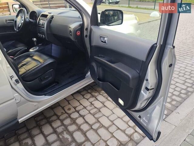 Сірий Ніссан ІксТрейл, об'ємом двигуна 2.5 л та пробігом 132 тис. км за 8900 $, фото 33 на Automoto.ua