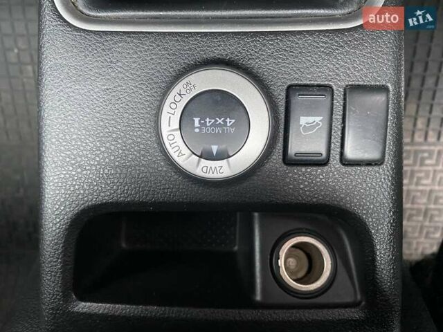 Серый Ниссан ИксТрейл, объемом двигателя 2 л и пробегом 235 тыс. км за 9500 $, фото 26 на Automoto.ua