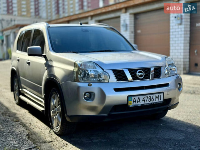 Серый Ниссан ИксТрейл, объемом двигателя 2 л и пробегом 199 тыс. км за 8800 $, фото 2 на Automoto.ua