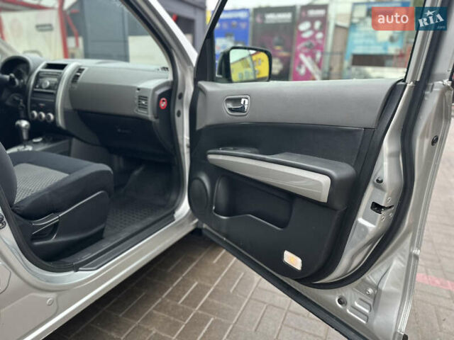 Сірий Ніссан ІксТрейл, об'ємом двигуна 2.49 л та пробігом 197 тис. км за 8300 $, фото 15 на Automoto.ua