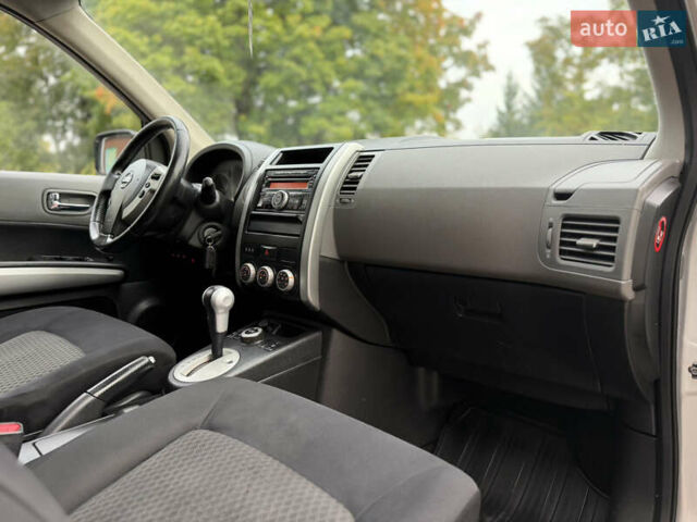 Серый Ниссан ИксТрейл, объемом двигателя 2 л и пробегом 240 тыс. км за 7600 $, фото 60 на Automoto.ua