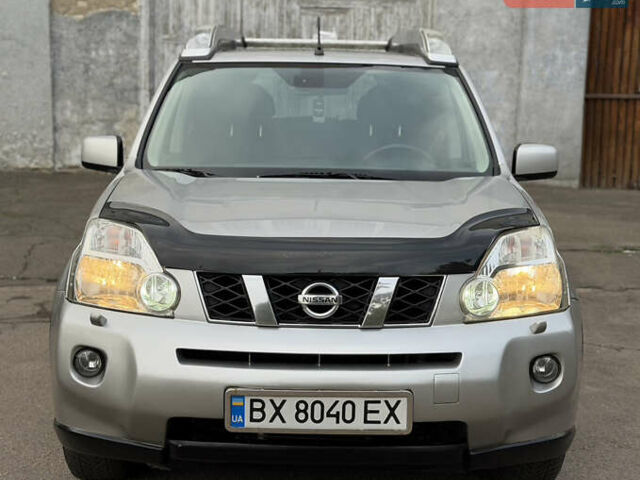 Серый Ниссан ИксТрейл, объемом двигателя 2 л и пробегом 240 тыс. км за 7600 $, фото 6 на Automoto.ua