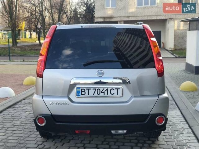 Сірий Ніссан ІксТрейл, об'ємом двигуна 2.5 л та пробігом 132 тис. км за 8900 $, фото 12 на Automoto.ua