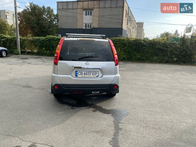 Серый Ниссан ИксТрейл, объемом двигателя 2.49 л и пробегом 226 тыс. км за 8300 $, фото 4 на Automoto.ua