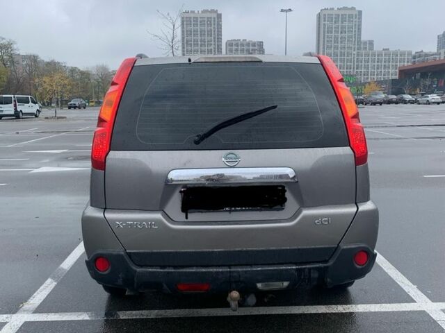 Серый Ниссан ИксТрейл, объемом двигателя 0 л и пробегом 350 тыс. км за 4600 $, фото 6 на Automoto.ua