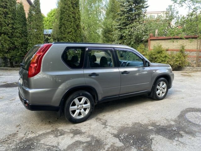 Серый Ниссан ИксТрейл, объемом двигателя 2 л и пробегом 218 тыс. км за 7350 $, фото 10 на Automoto.ua