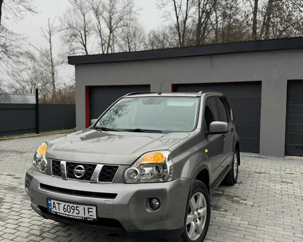 Серый Ниссан ИксТрейл, объемом двигателя 2 л и пробегом 326 тыс. км за 8650 $, фото 2 на Automoto.ua