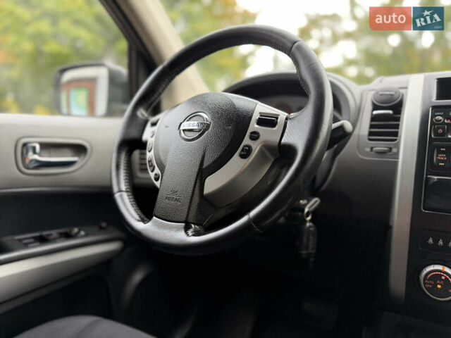Серый Ниссан ИксТрейл, объемом двигателя 2 л и пробегом 240 тыс. км за 7600 $, фото 43 на Automoto.ua