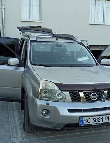 Серый Ниссан ИксТрейл, объемом двигателя 2 л и пробегом 220 тыс. км за 9800 $, фото 20 на Automoto.ua