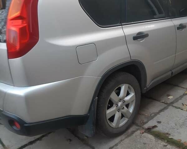 Серый Ниссан ИксТрейл, объемом двигателя 2.5 л и пробегом 261 тыс. км за 7500 $, фото 9 на Automoto.ua