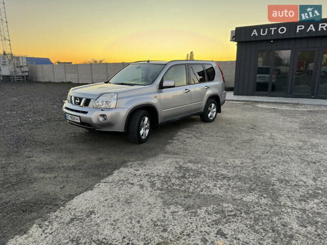 Серый Ниссан ИксТрейл, объемом двигателя 2.49 л и пробегом 260 тыс. км за 8499 $, фото 10 на Automoto.ua