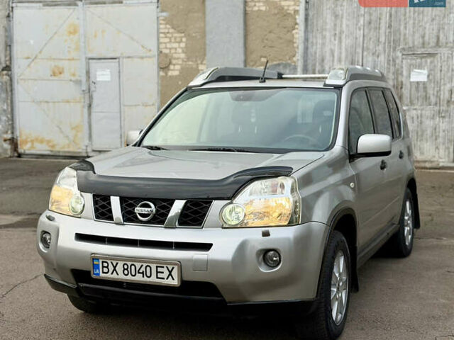 Сірий Ніссан ІксТрейл, об'ємом двигуна 2 л та пробігом 240 тис. км за 7800 $, фото 4 на Automoto.ua