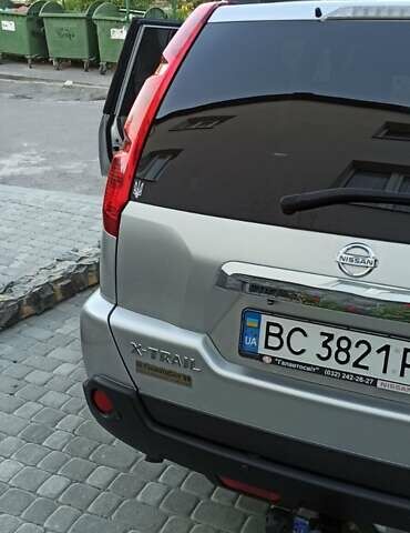 Серый Ниссан ИксТрейл, объемом двигателя 2 л и пробегом 220 тыс. км за 9800 $, фото 14 на Automoto.ua