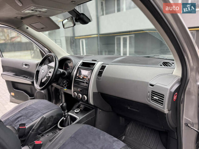 Серый Ниссан ИксТрейл, объемом двигателя 2 л и пробегом 326 тыс. км за 8650 $, фото 11 на Automoto.ua