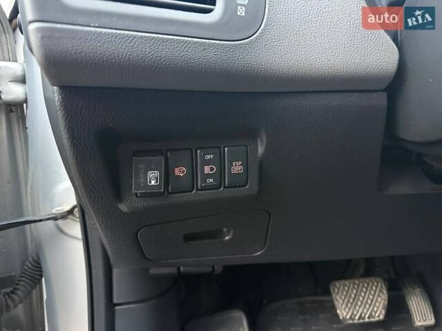 Серый Ниссан ИксТрейл, объемом двигателя 2.49 л и пробегом 327 тыс. км за 10890 $, фото 14 на Automoto.ua