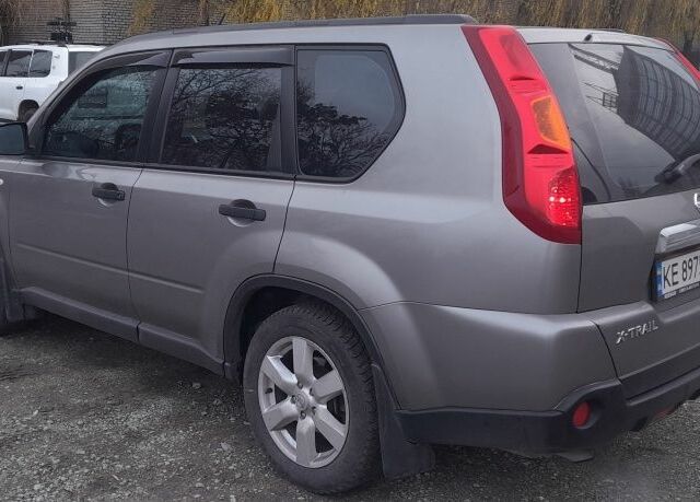 Серый Ниссан ИксТрейл, объемом двигателя 2 л и пробегом 195 тыс. км за 8300 $, фото 9 на Automoto.ua